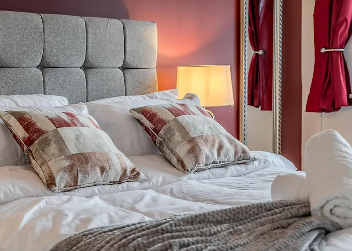 Quiet 3 Bed Hse, Sleeps 5 Free Prkg-3 Cars, York City 10Mins, Contractor Friendly