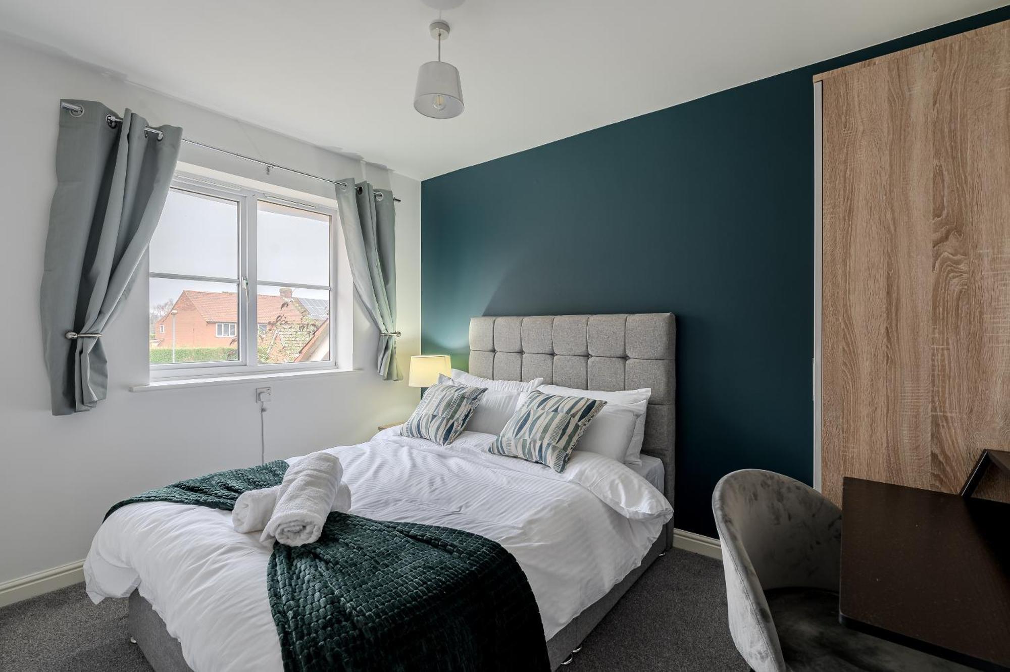 Quiet 3 Bed Hse, Sleeps 5 Free Prkg-3 Cars, 10mins, Contractor Friendly